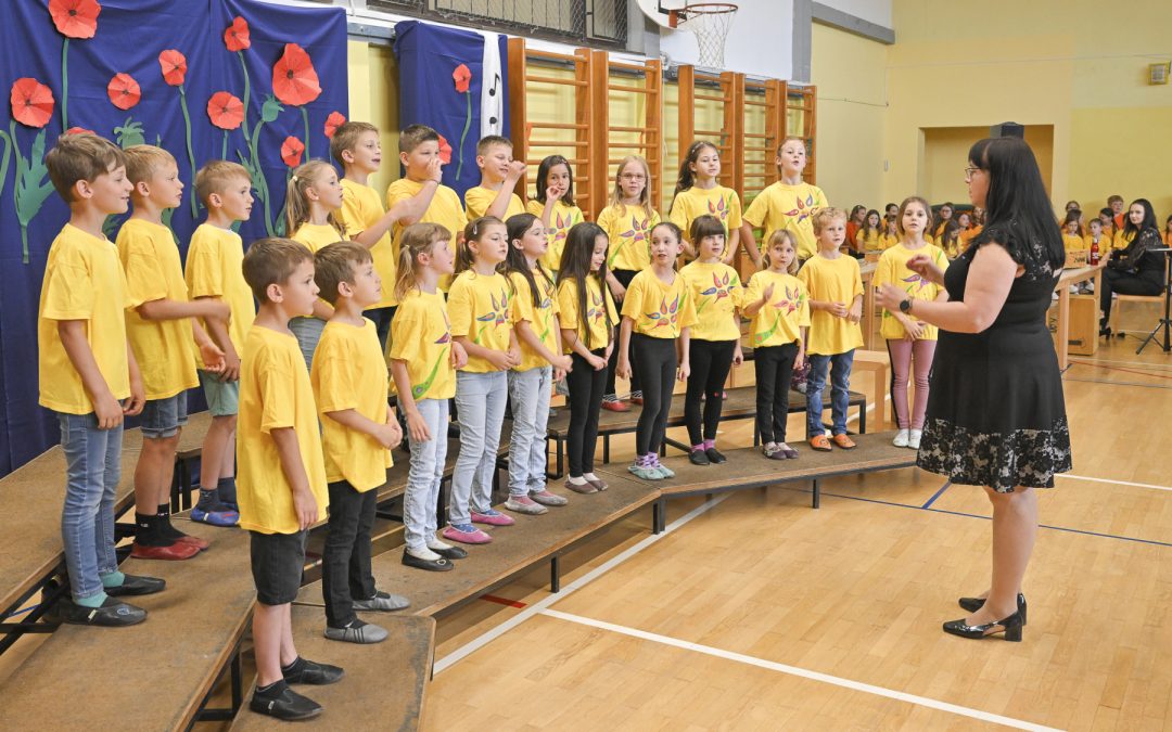 ZAKLJUČNI KONCERT ZBOROV IN MLADIH GLASBENIKOV OSNOVNE ŠOLE PREBOLD